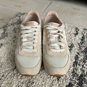 Saucony woman’s sneakers